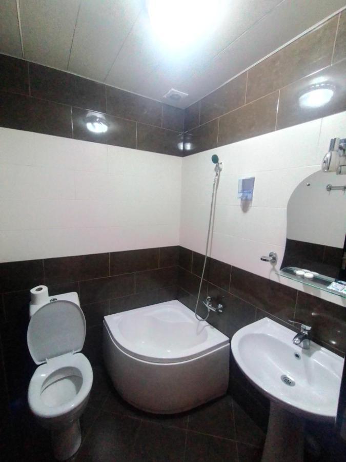 Hotel Vakhtanguri Батумі Екстер'єр фото