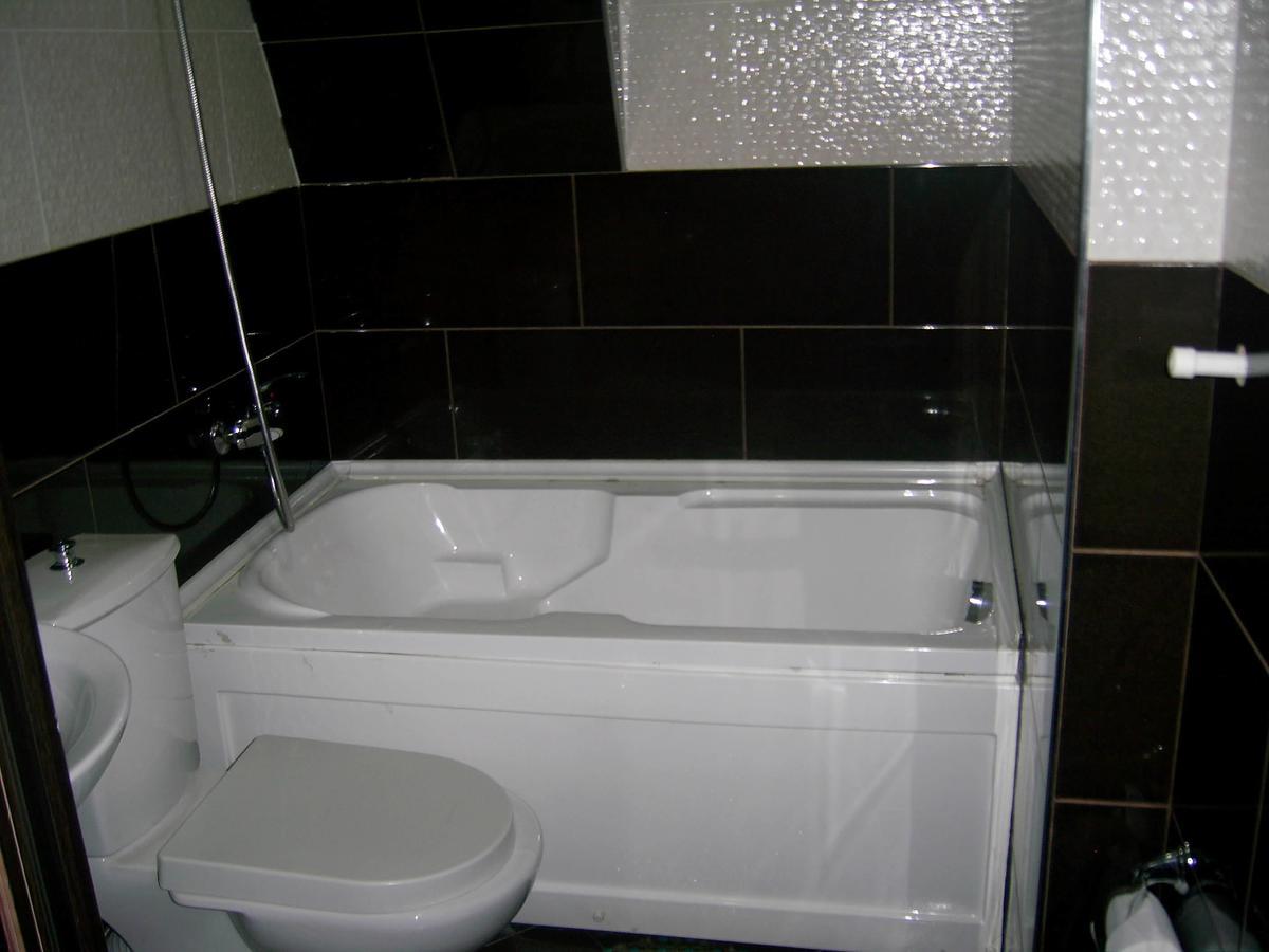 Hotel Vakhtanguri Батумі Екстер'єр фото